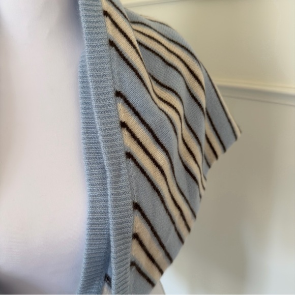 Aritzia Cashmere Key Triangle Scarf - Picture 5 of 10